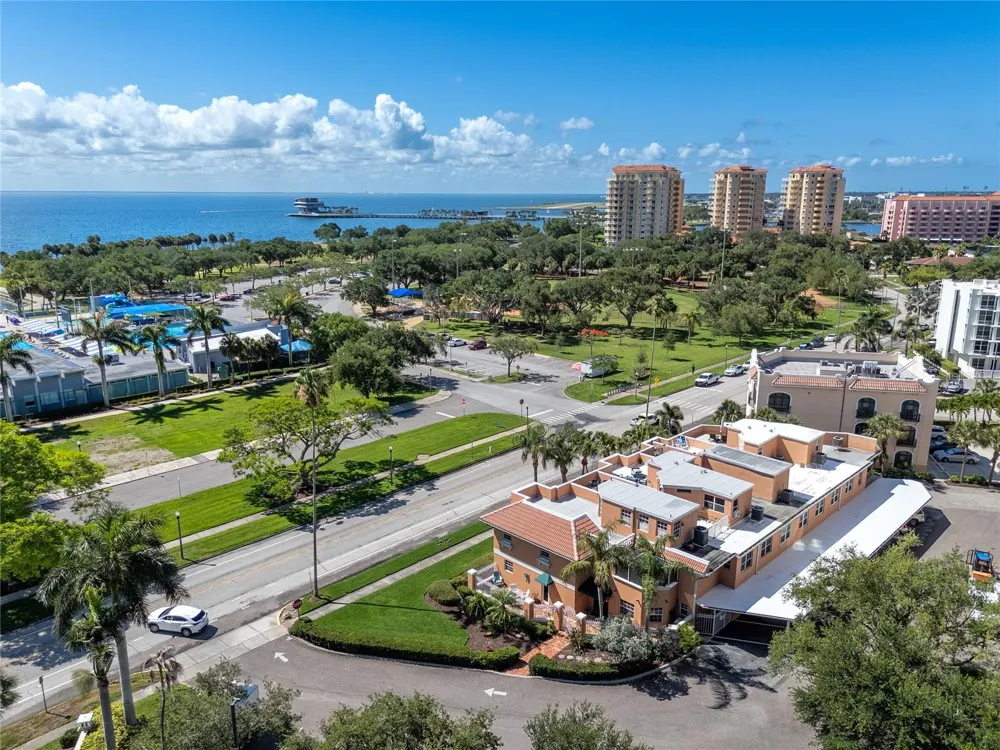 920 NORTH SHORE DRIVE NE St Petersburg, FL 33701