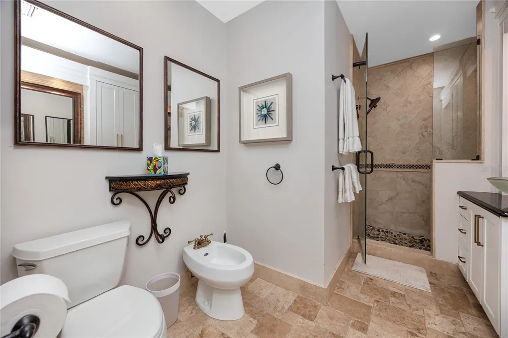 920 NORTH SHORE DRIVE NE St Petersburg, FL 33701