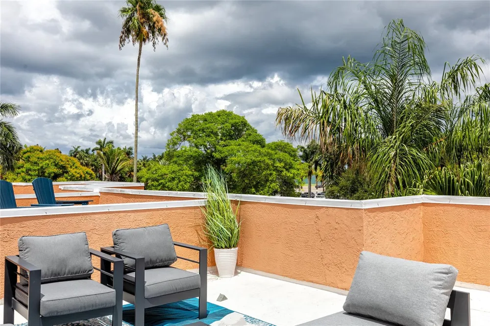 920 NORTH SHORE DRIVE NE St Petersburg, FL 33701