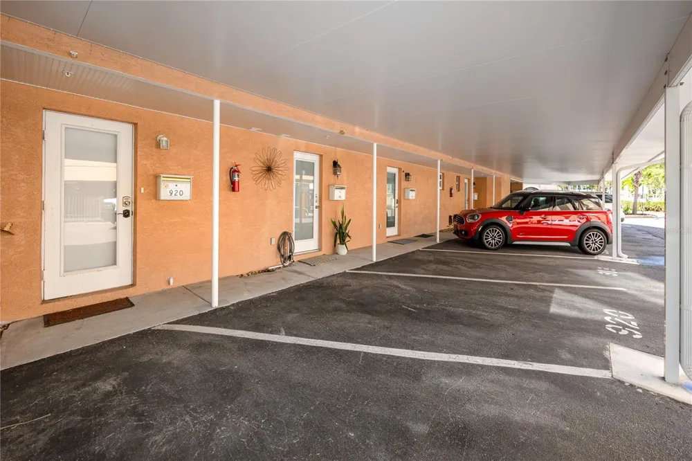 920 NORTH SHORE DRIVE NE St Petersburg, FL 33701