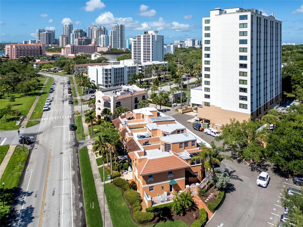 920 NORTH SHORE DRIVE NE St Petersburg, FL 33701
