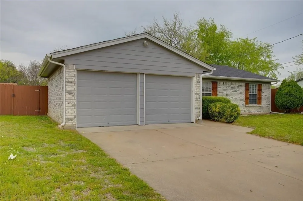 6409 Patino Court Watauga, TX 76148