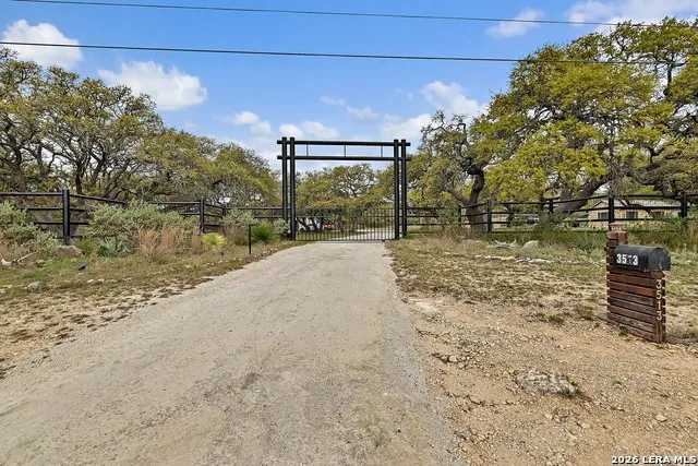 3513 Us Highway 281 Blanco, TX 78606