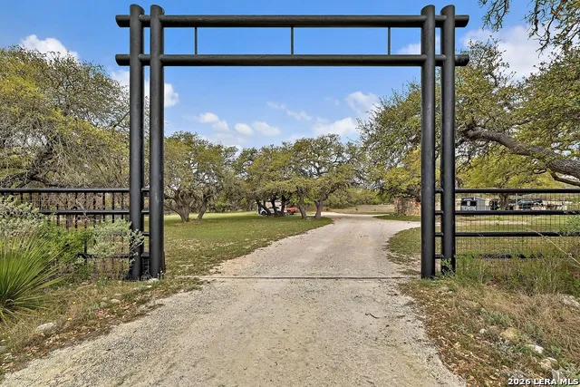 3513 Us Highway 281 Blanco, TX 78606