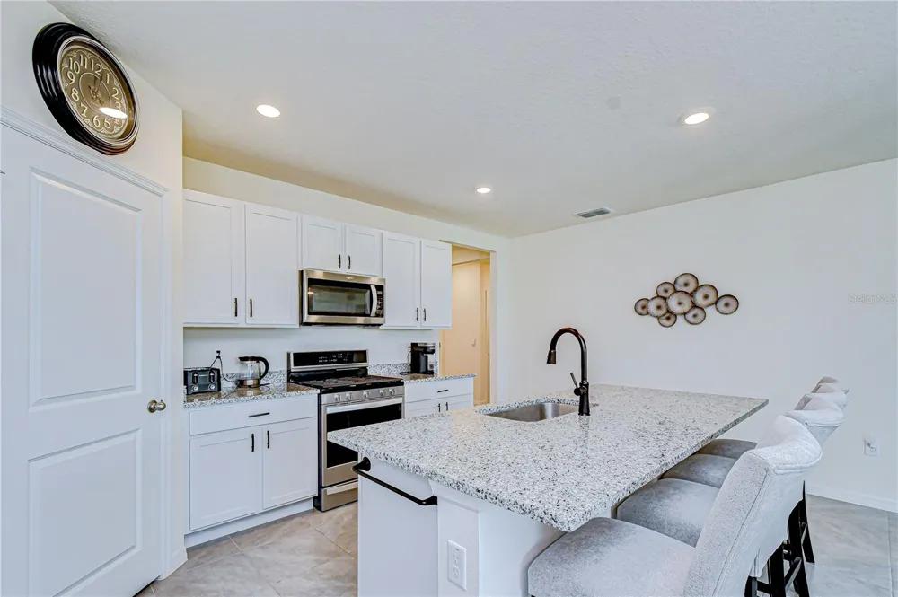2763 WIDEWATER WAY Zephyrhills, FL 33541