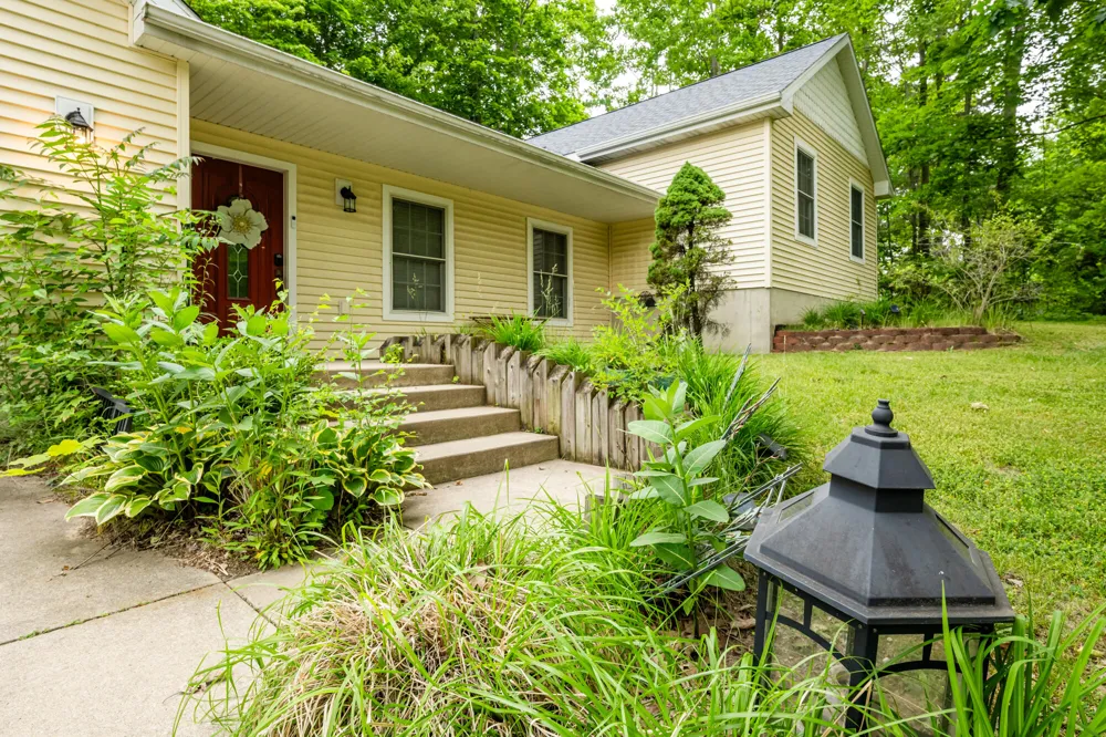 6278 Harrison Street Coloma, MI 49038