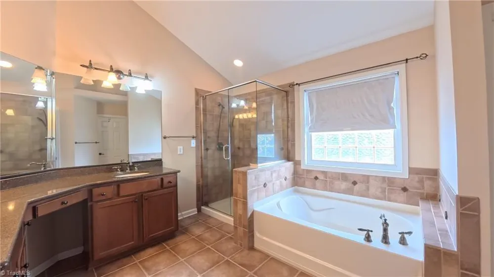 1600 Lakefield Drive Clemmons, NC 27012