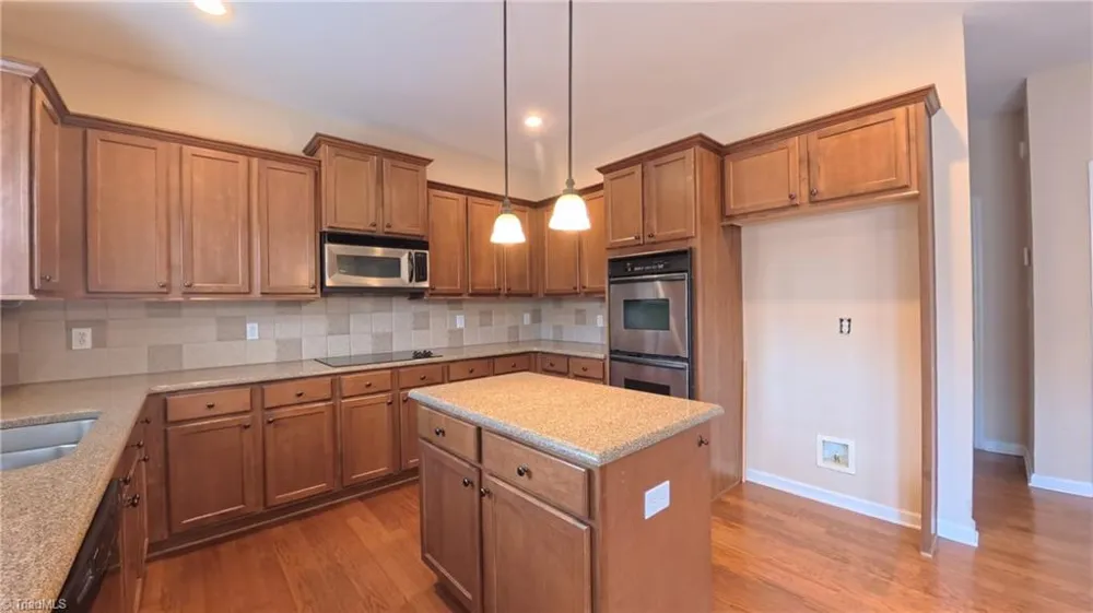1600 Lakefield Drive Clemmons, NC 27012