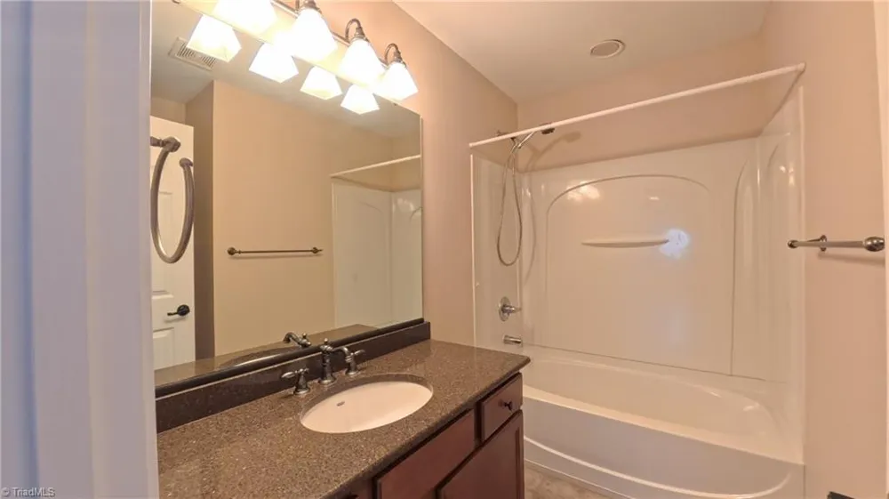 1600 Lakefield Drive Clemmons, NC 27012