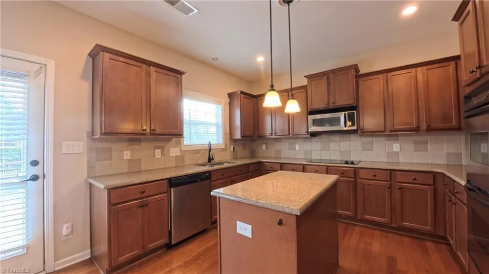 1600 Lakefield Drive Clemmons, NC 27012