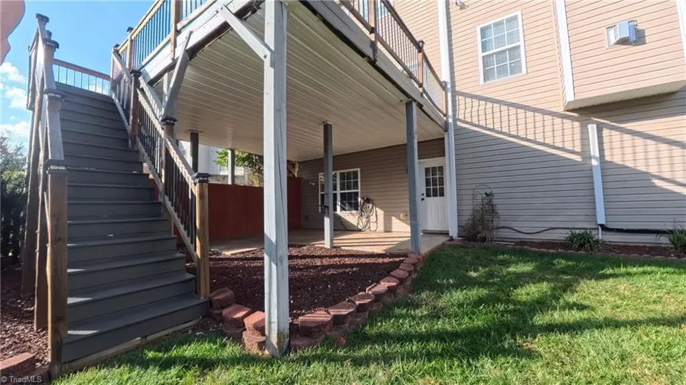 1600 Lakefield Drive Clemmons, NC 27012