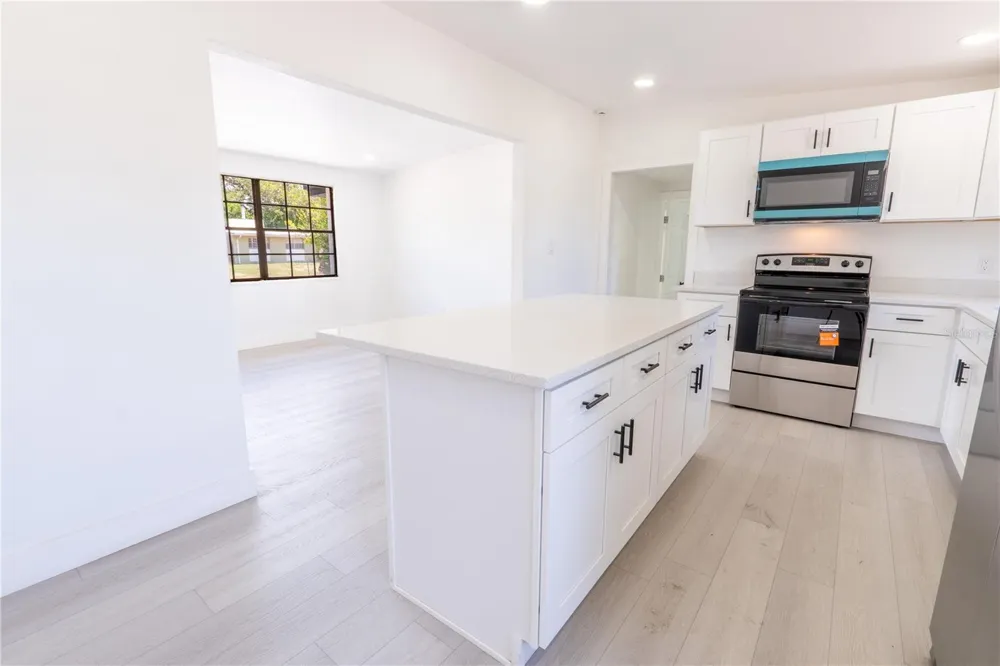 4112 W FAIRVIEW HEIGHTS Tampa, FL 33616