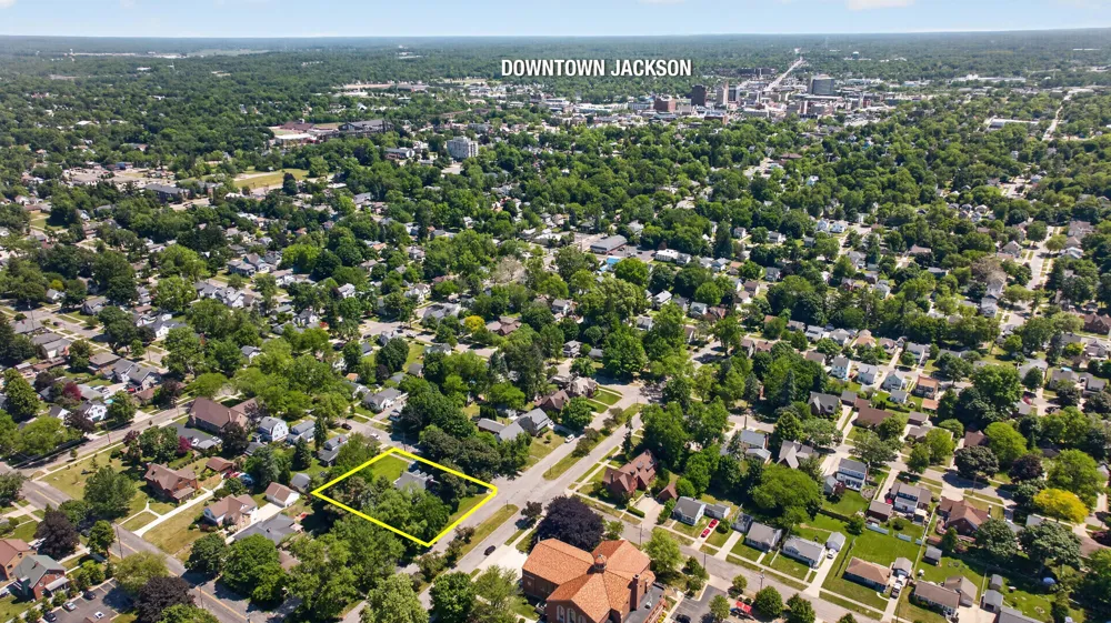 612 S Bowen Jackson City, MI 49203