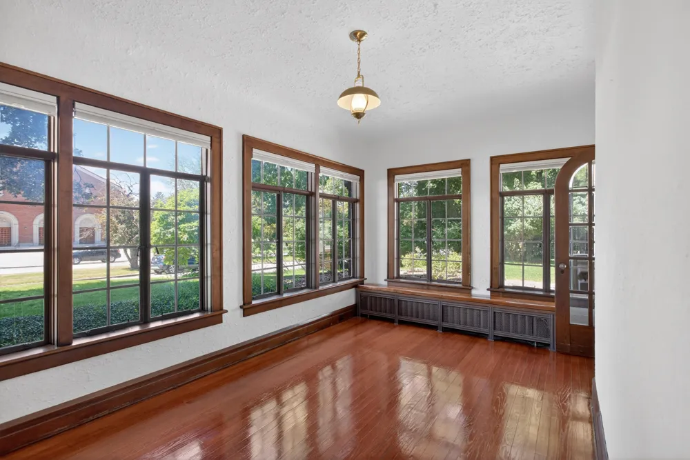 612 S Bowen Jackson City, MI 49203