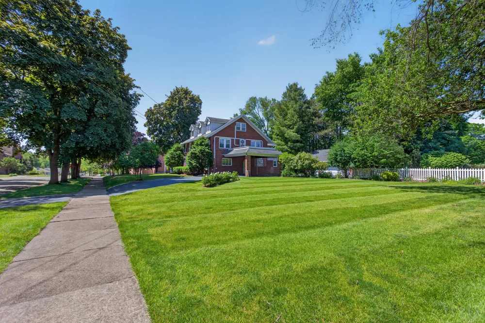 612 S Bowen Jackson City, MI 49203