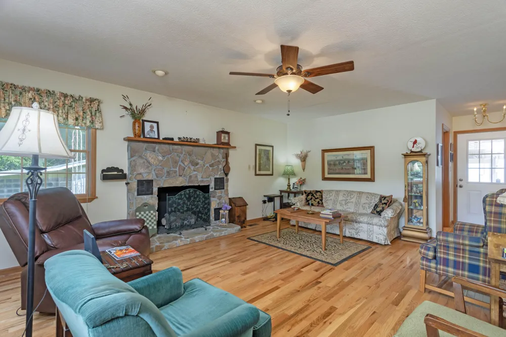246 Howell Drive Spring City, TN 37381