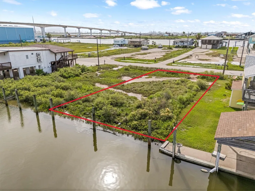 3 Shark Lane Surfside Beach, TX 77541