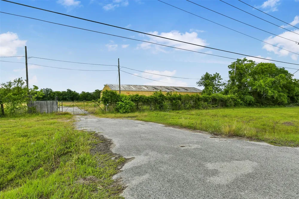 4011 Fm 2004 Road La Marque, TX 77568