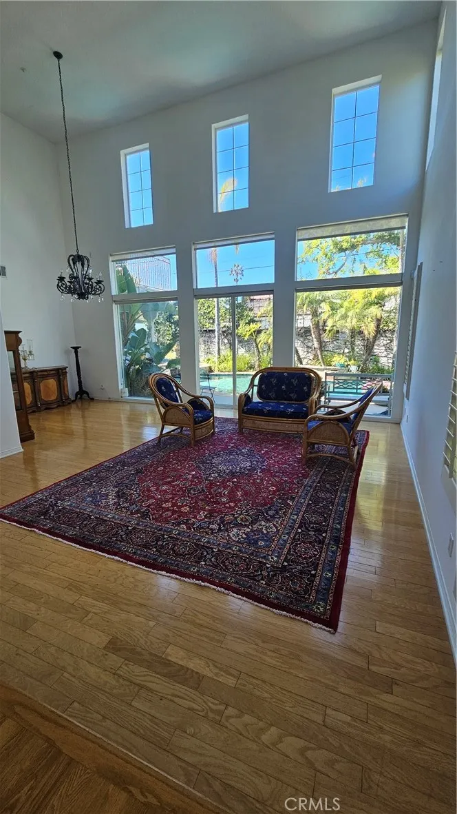 7317 Dunbarton Los Angeles, CA 90045