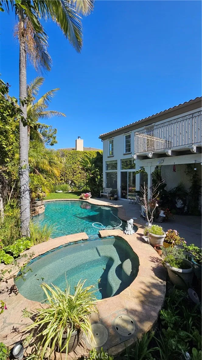 7317 Dunbarton Los Angeles, CA 90045