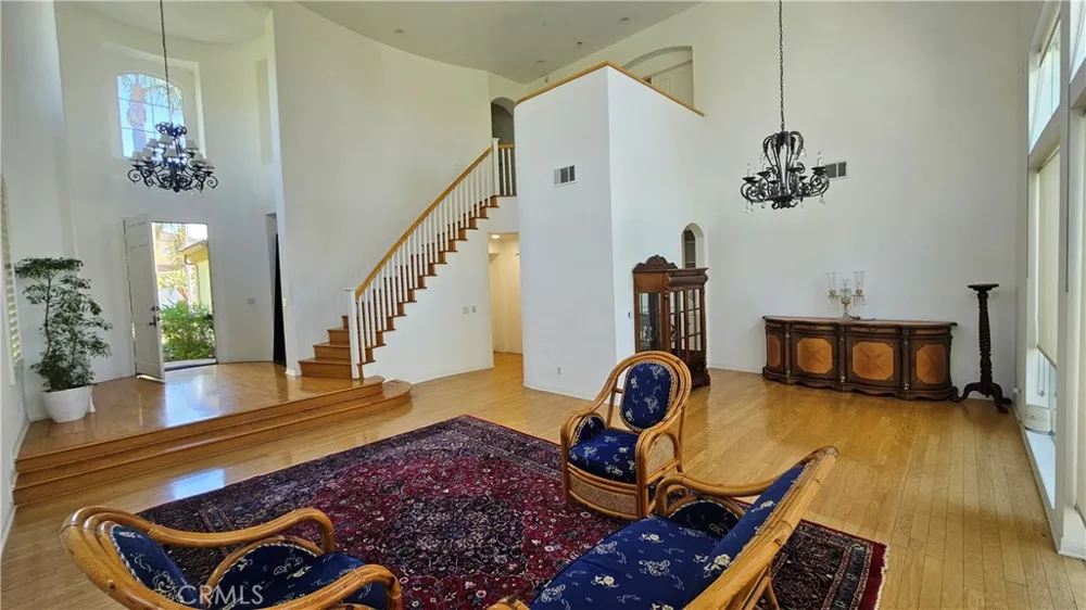 7317 Dunbarton Los Angeles, CA 90045