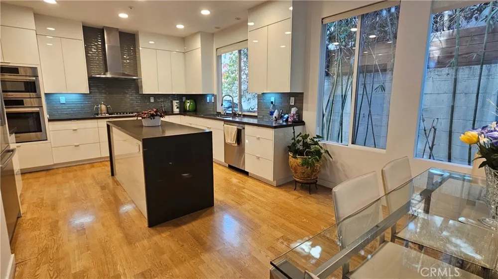7317 Dunbarton Los Angeles, CA 90045