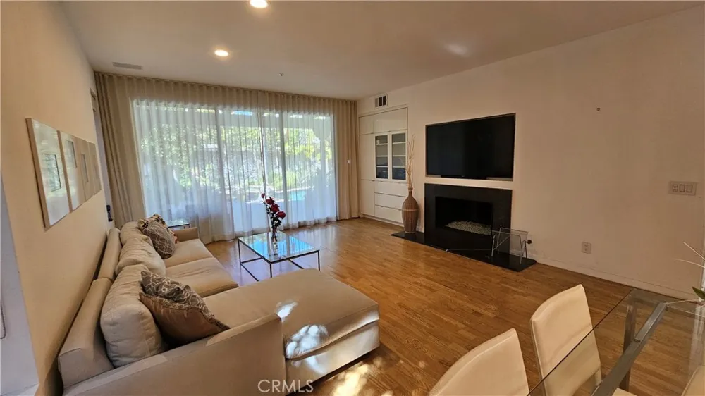 7317 Dunbarton Los Angeles, CA 90045