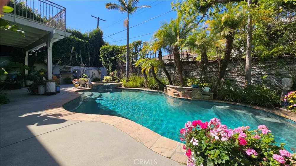 7317 Dunbarton Los Angeles, CA 90045