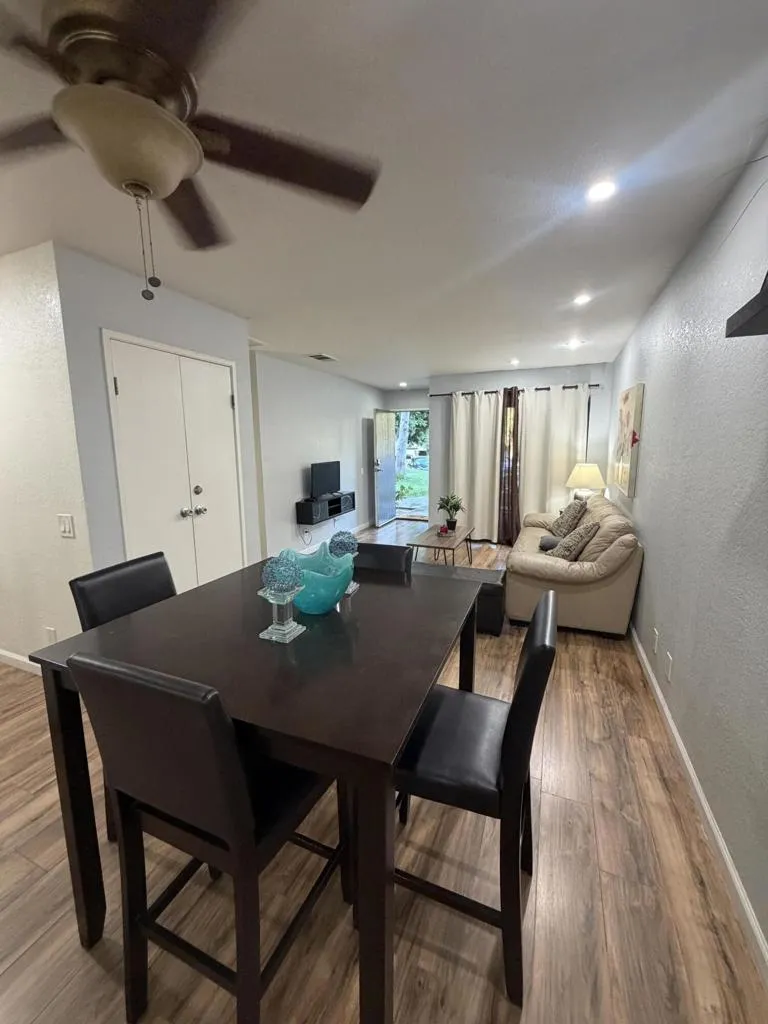 680 Ashurst Court #115 Palm Springs, CA 92262