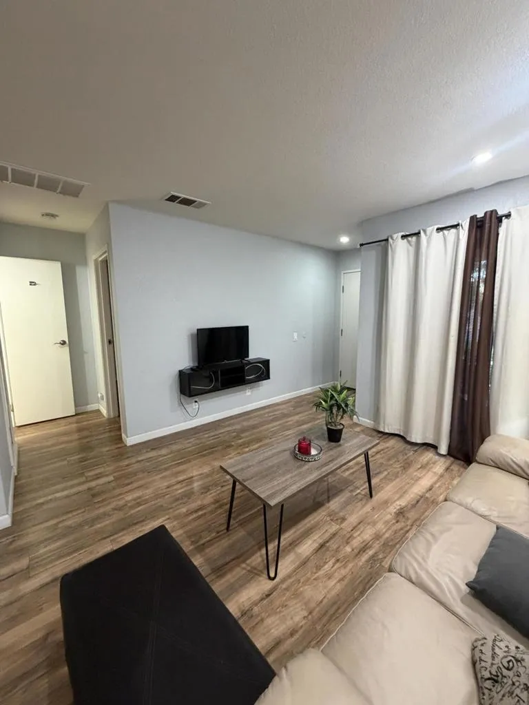 680 Ashurst Court #115 Palm Springs, CA 92262