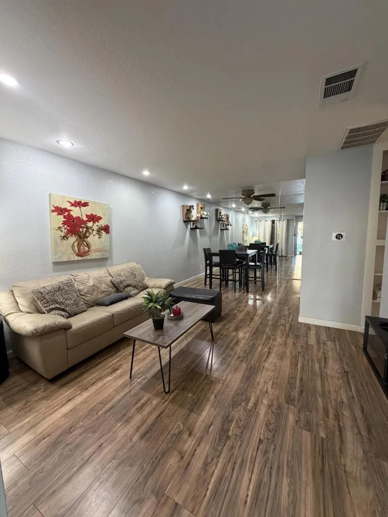 680 Ashurst Court #115 Palm Springs, CA 92262