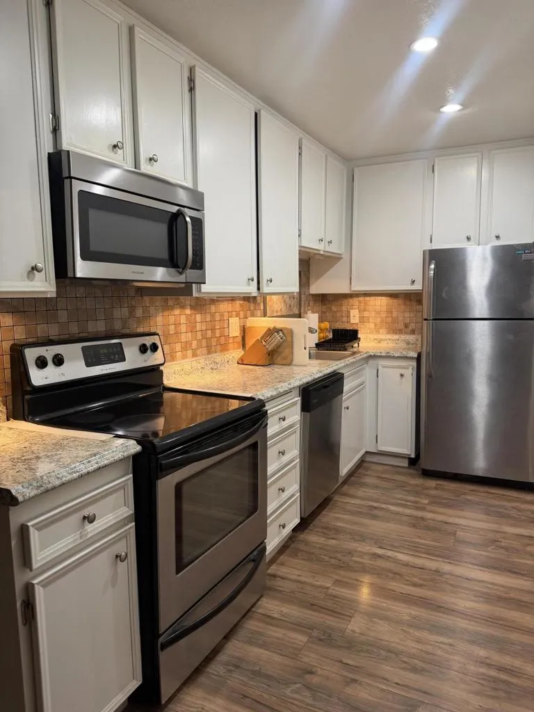 680 Ashurst Court #115 Palm Springs, CA 92262