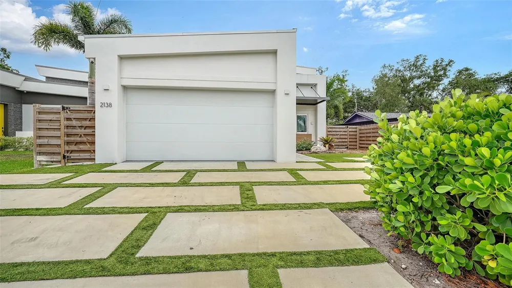 2138 HAWTHORNE STREET Sarasota, FL 34239