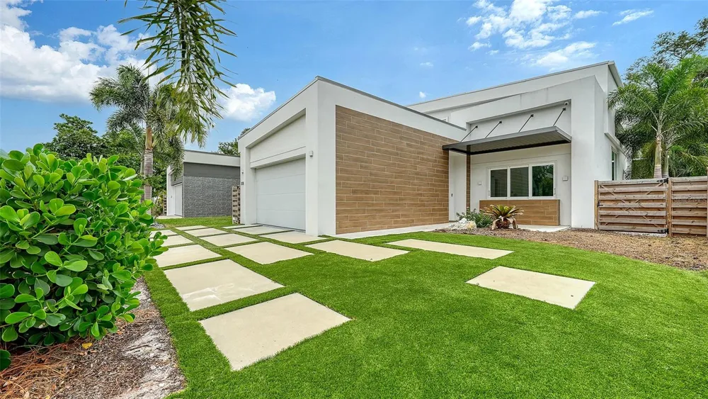 2138 HAWTHORNE STREET Sarasota, FL 34239