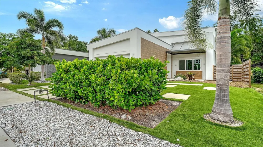 2138 HAWTHORNE STREET Sarasota, FL 34239