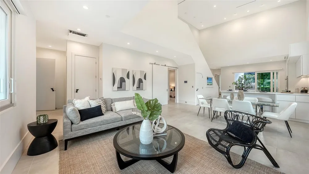 2138 HAWTHORNE STREET Sarasota, FL 34239
