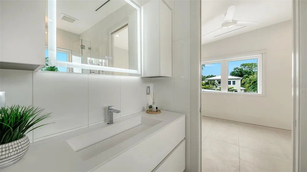 2138 HAWTHORNE STREET Sarasota, FL 34239