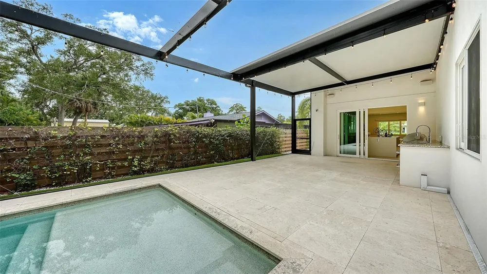 2138 HAWTHORNE STREET Sarasota, FL 34239
