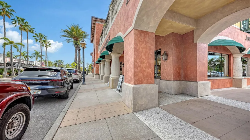 2138 HAWTHORNE STREET Sarasota, FL 34239