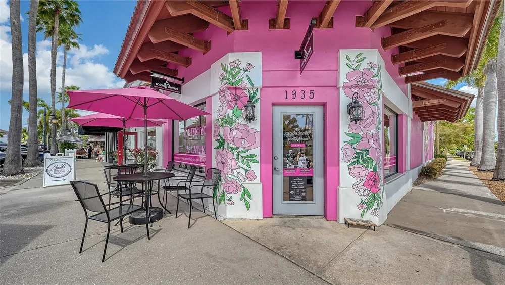 2138 HAWTHORNE STREET Sarasota, FL 34239