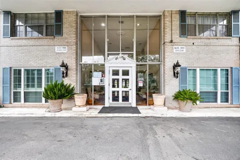 2600 Bellefontaine St Apt D24,