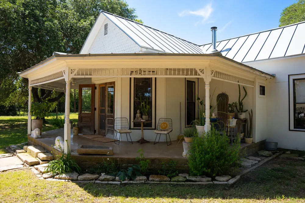 1294 Crabapple Road Blanco, TX 78606