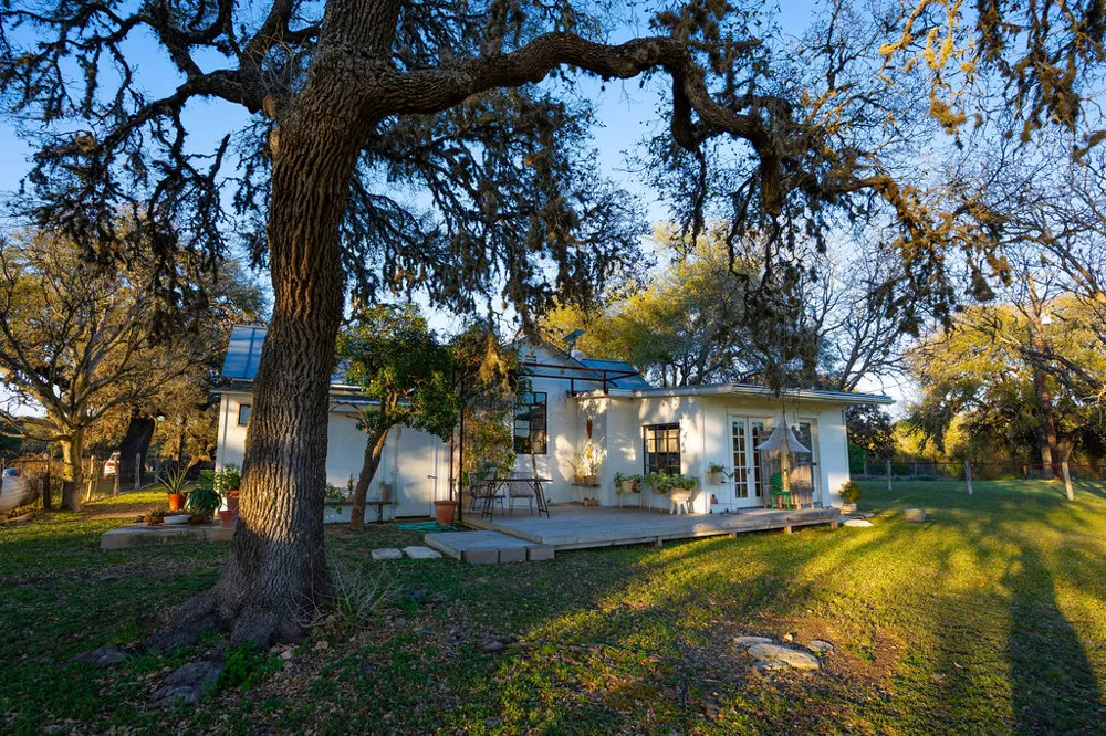 1294 Crabapple Road Blanco, TX 78606