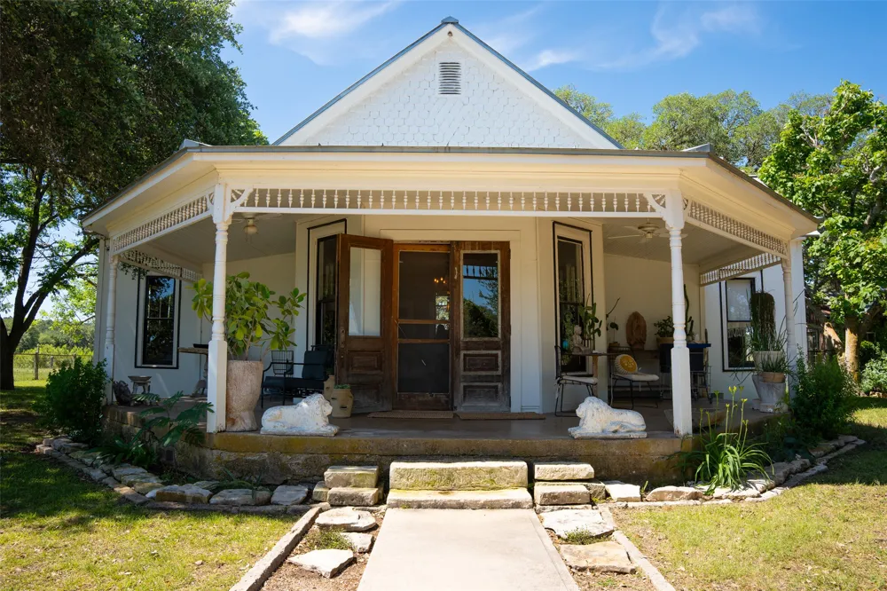 1294 Crabapple Road Blanco, TX 78606