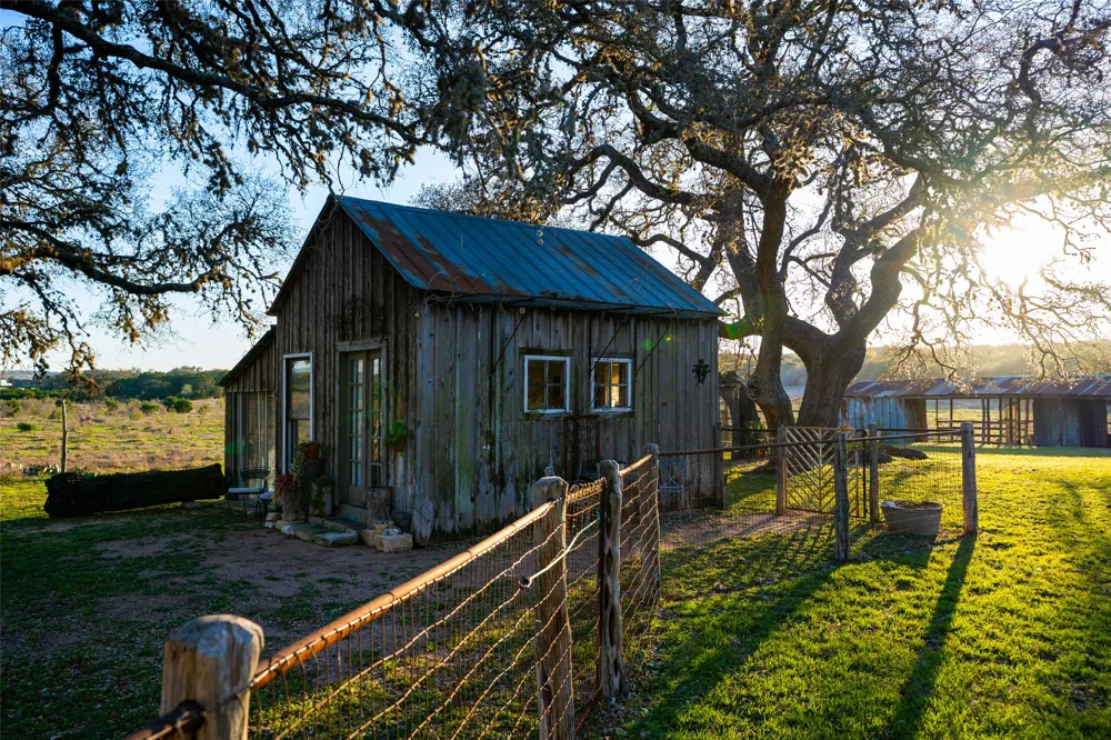 1294 Crabapple Road Blanco, TX 78606