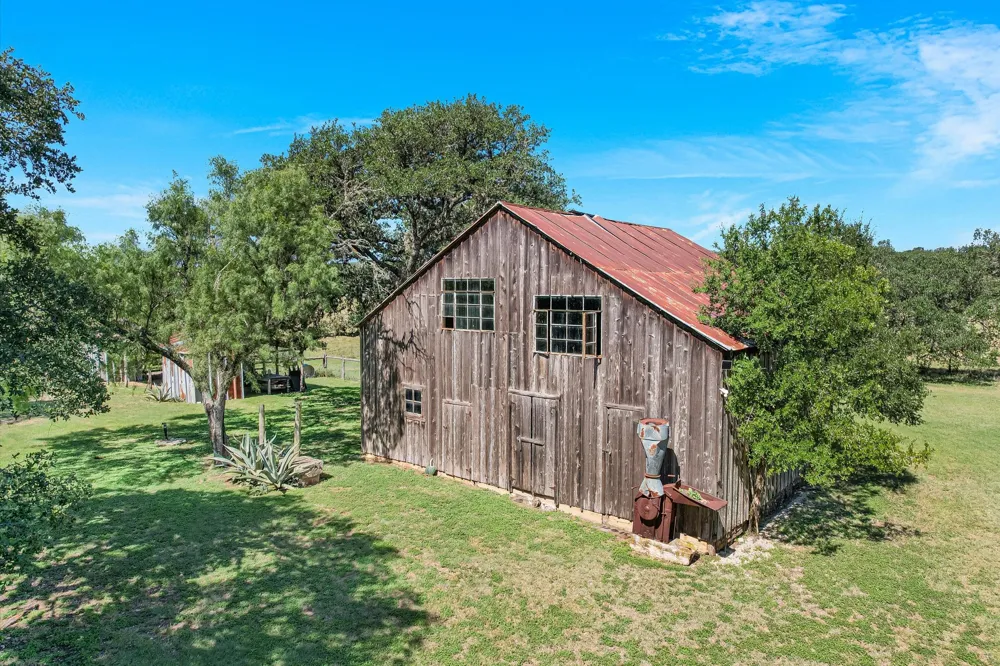 1294 Crabapple Road Blanco, TX 78606