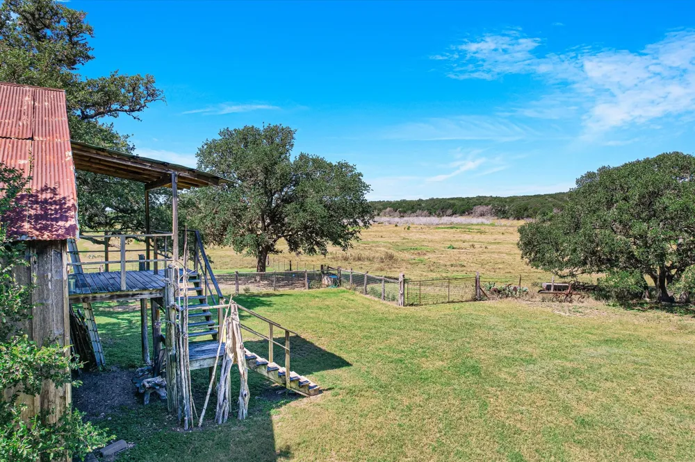 1294 Crabapple Road Blanco, TX 78606