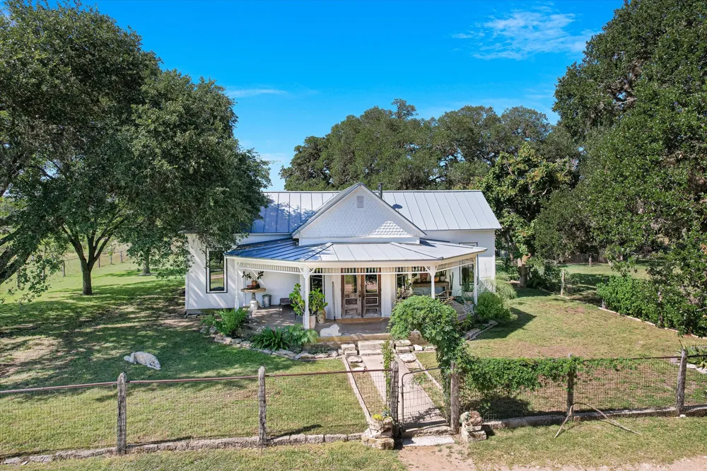 1294 Crabapple Road Blanco, TX 78606