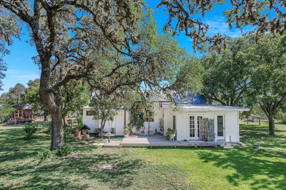 1294 Crabapple Road Blanco, TX 78606