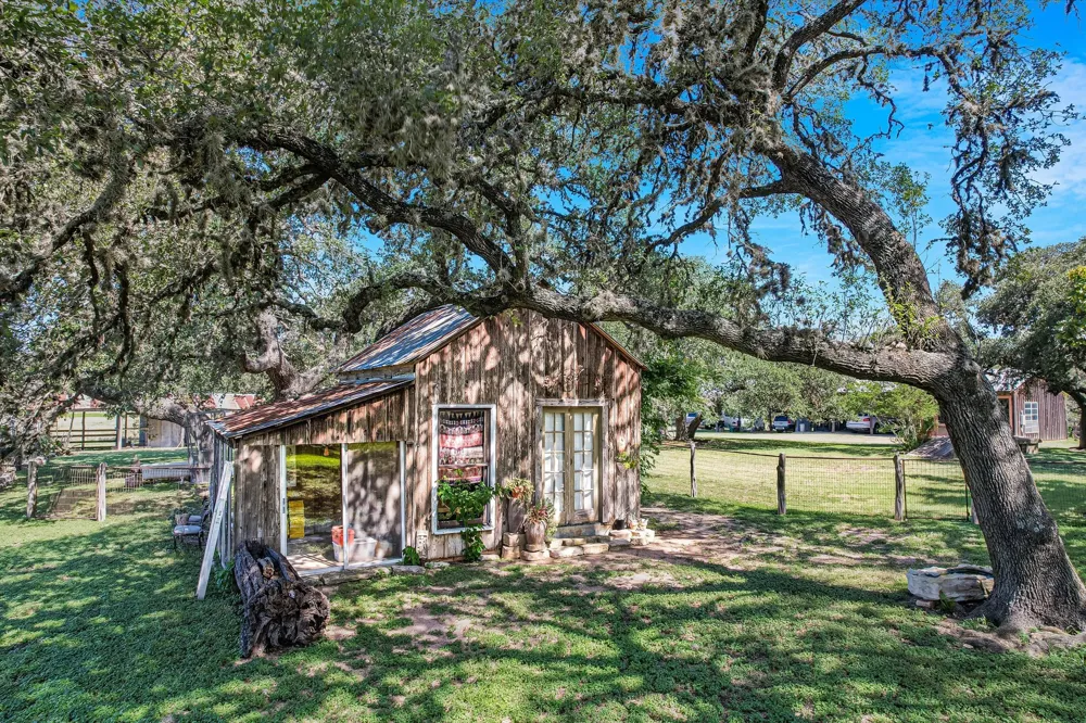 1294 Crabapple Road Blanco, TX 78606